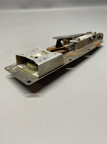 Cessna 180 / 180K Cabin Door Latch Assy RH P/N 1511205-17