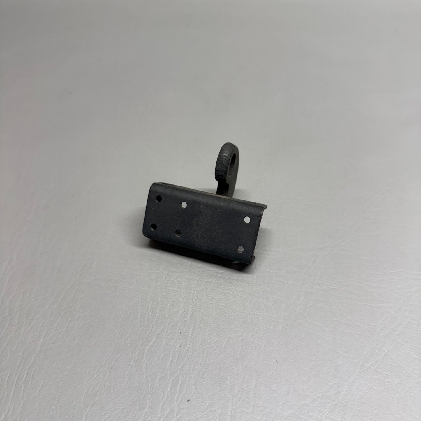 62415-000 Piper Upper Door Hinge Bracket Assy