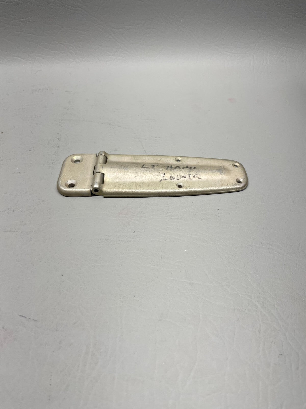 Cessna 150 Door Hinge P/N 0711037-498 (NEW)