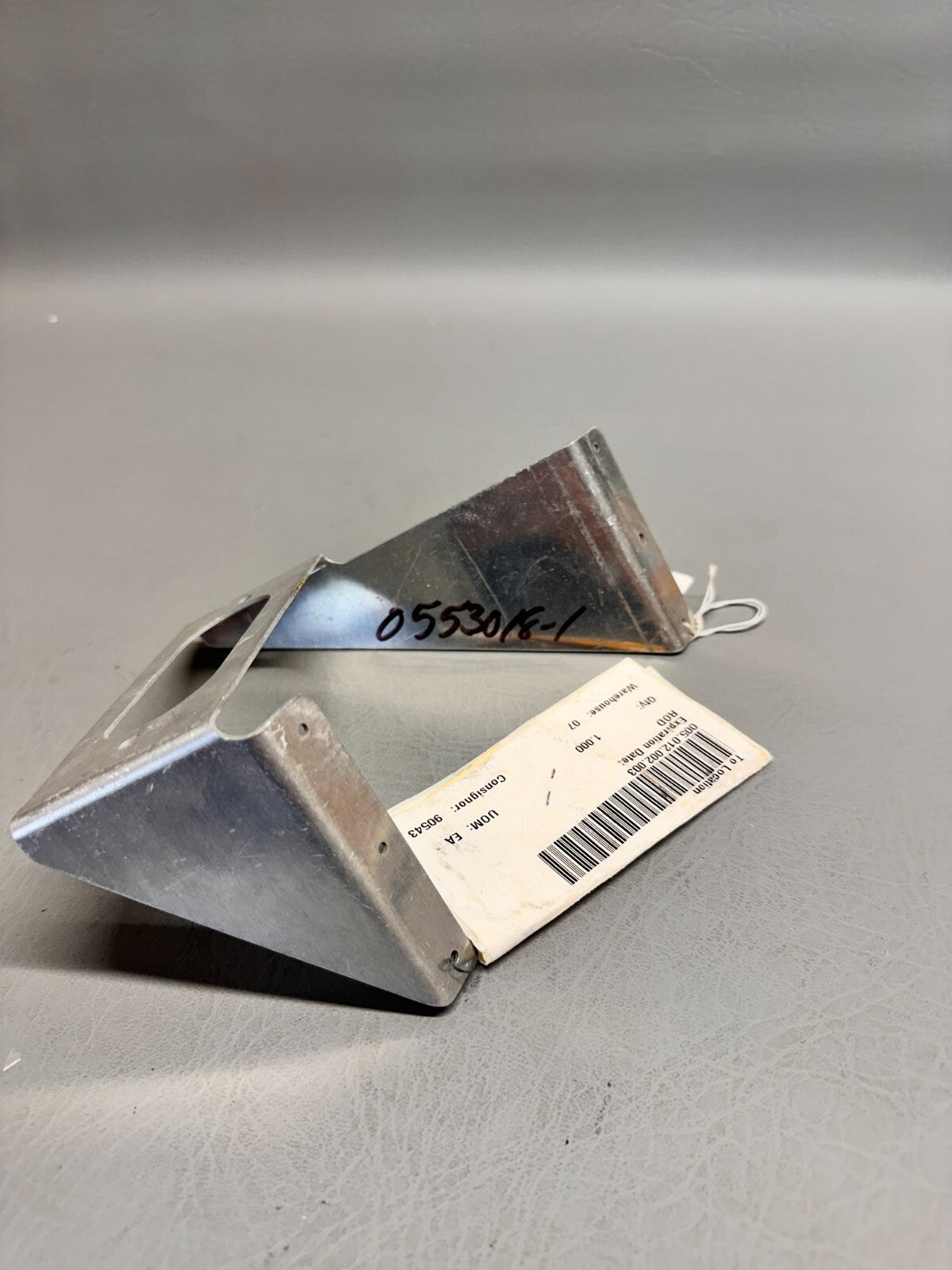 0553018-1 Cessna 172 Ground Power Plug Mount Bracket Assy
