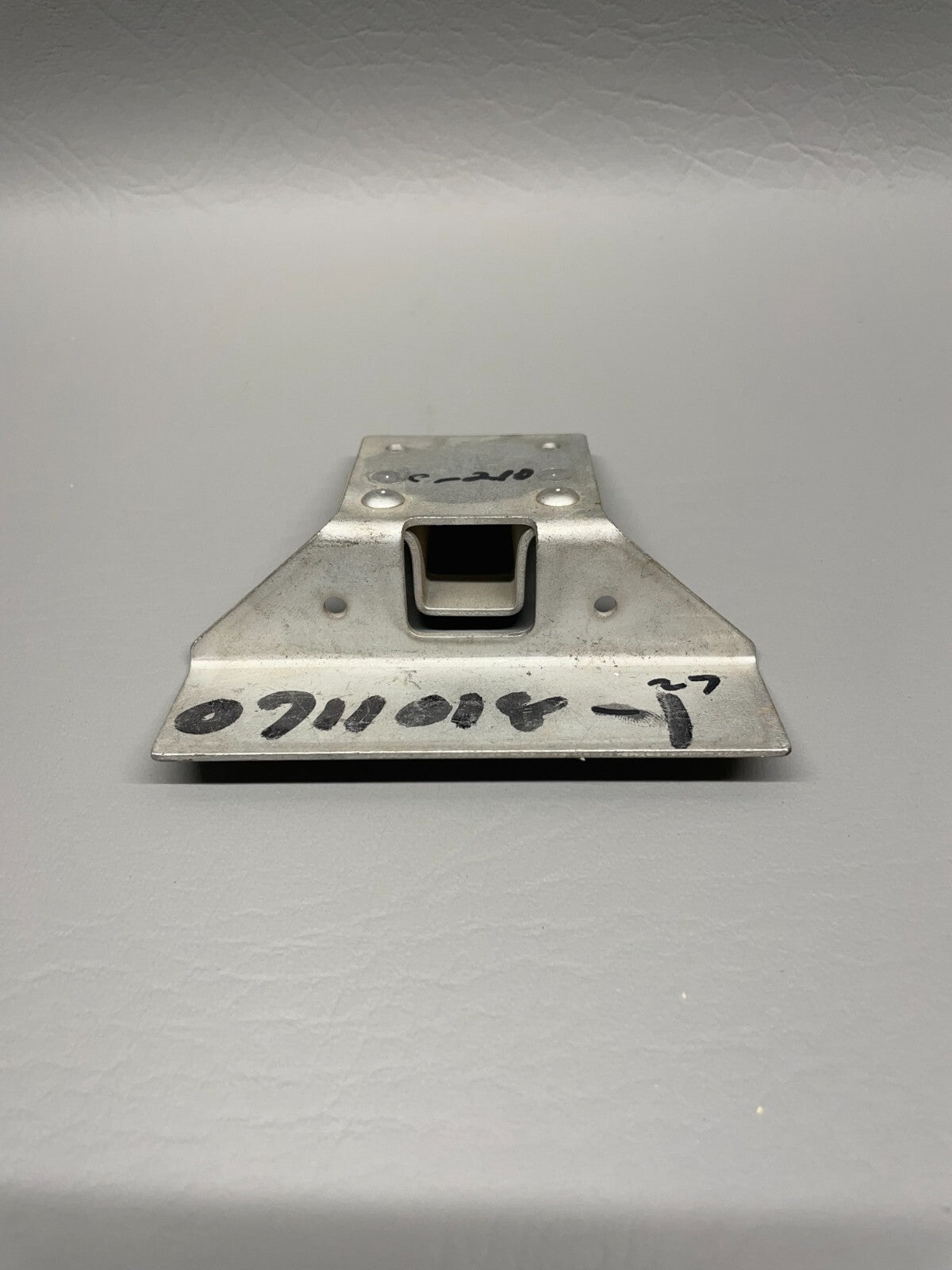 Cessna Door Latch Bracket P/N 0711018-27 (NEW)