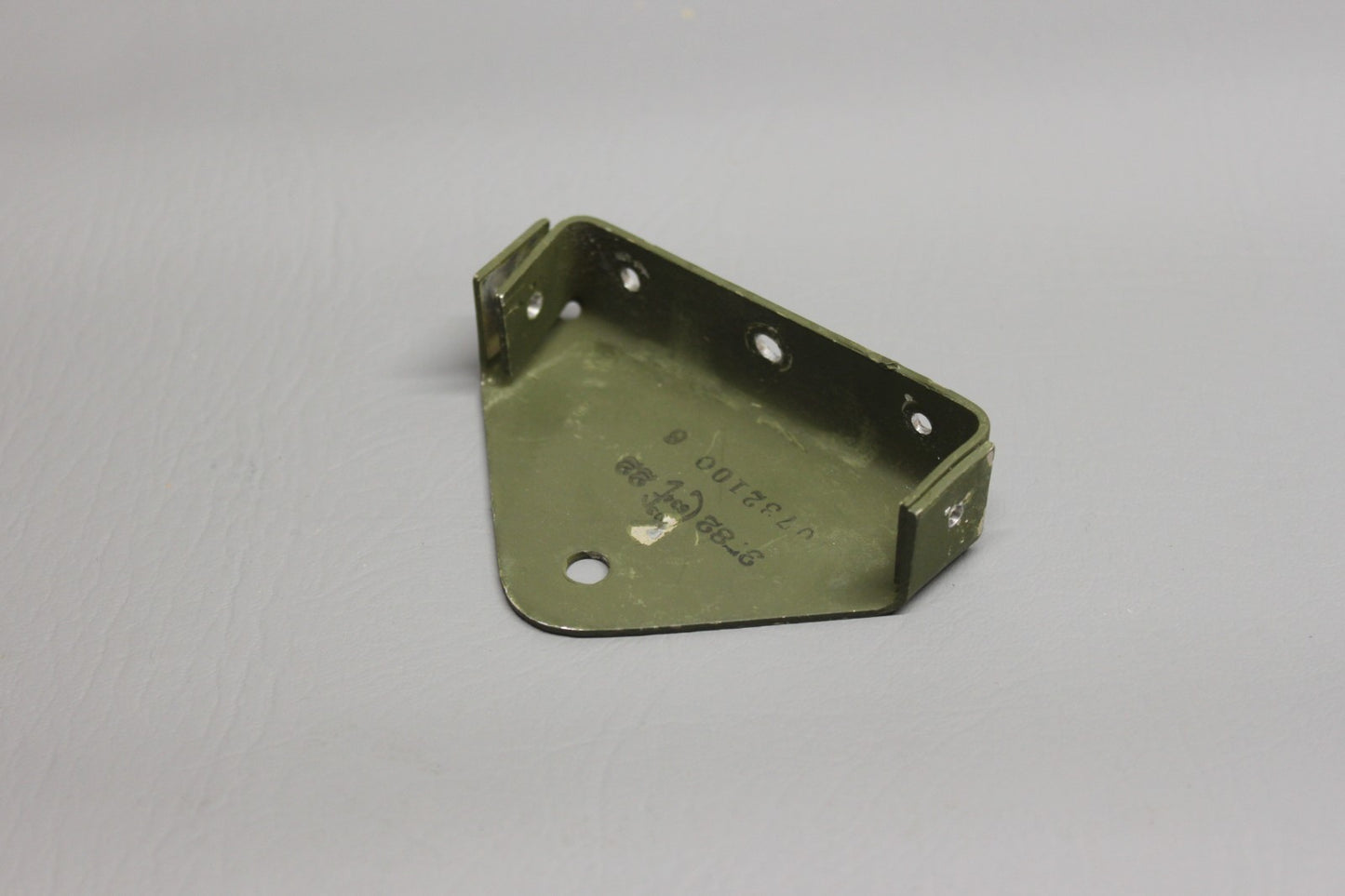 0732100-6 Cessna A185F Bracket Hinge Center
