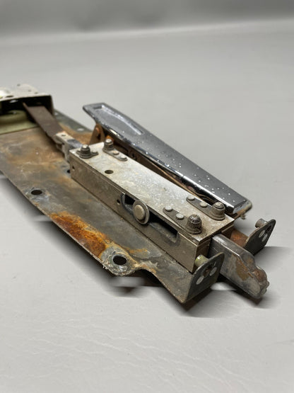 Cessna 180 / 180K Cabin Door Latch Assy RH P/N 1511205-17