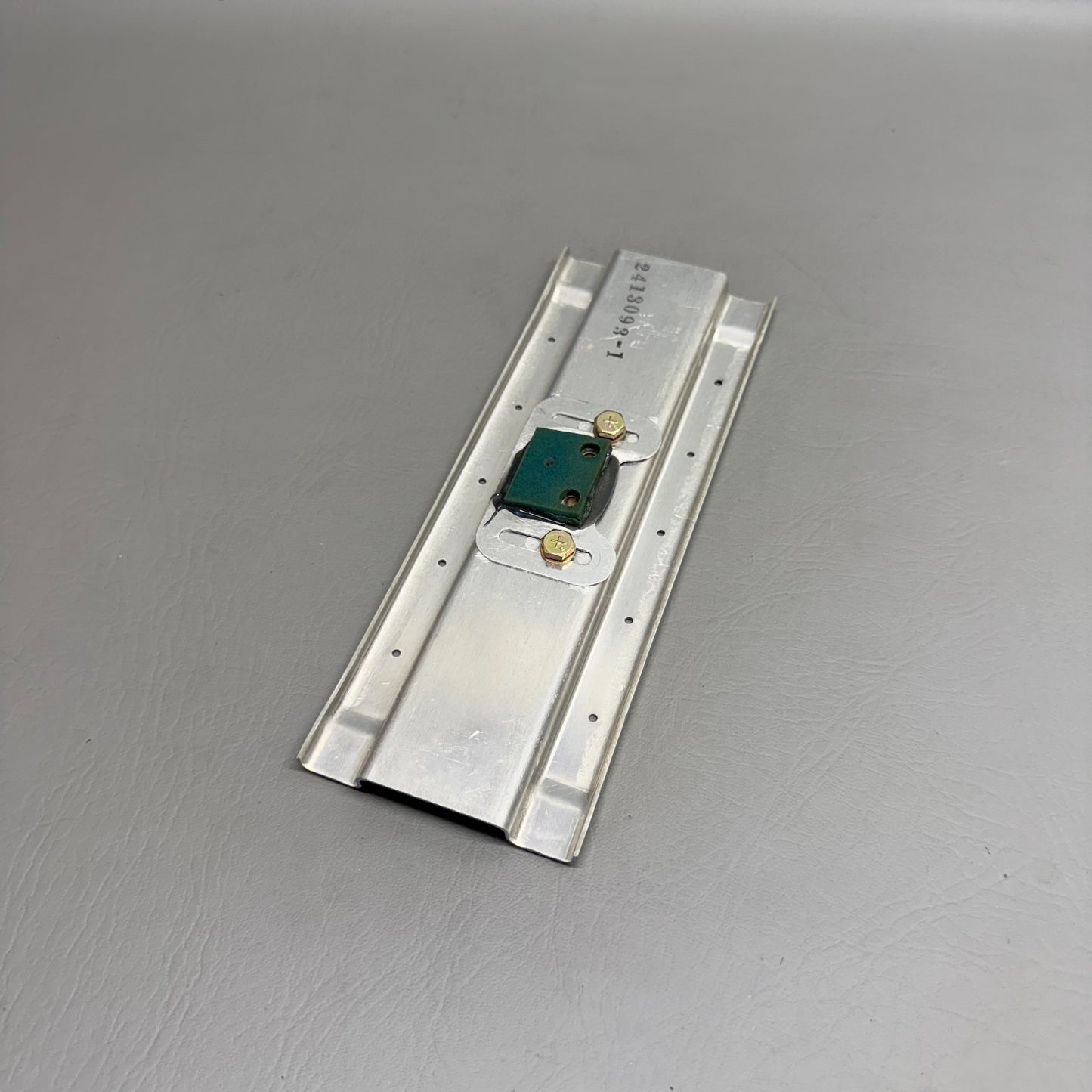 2413093-1 Cessna Stop Assembly