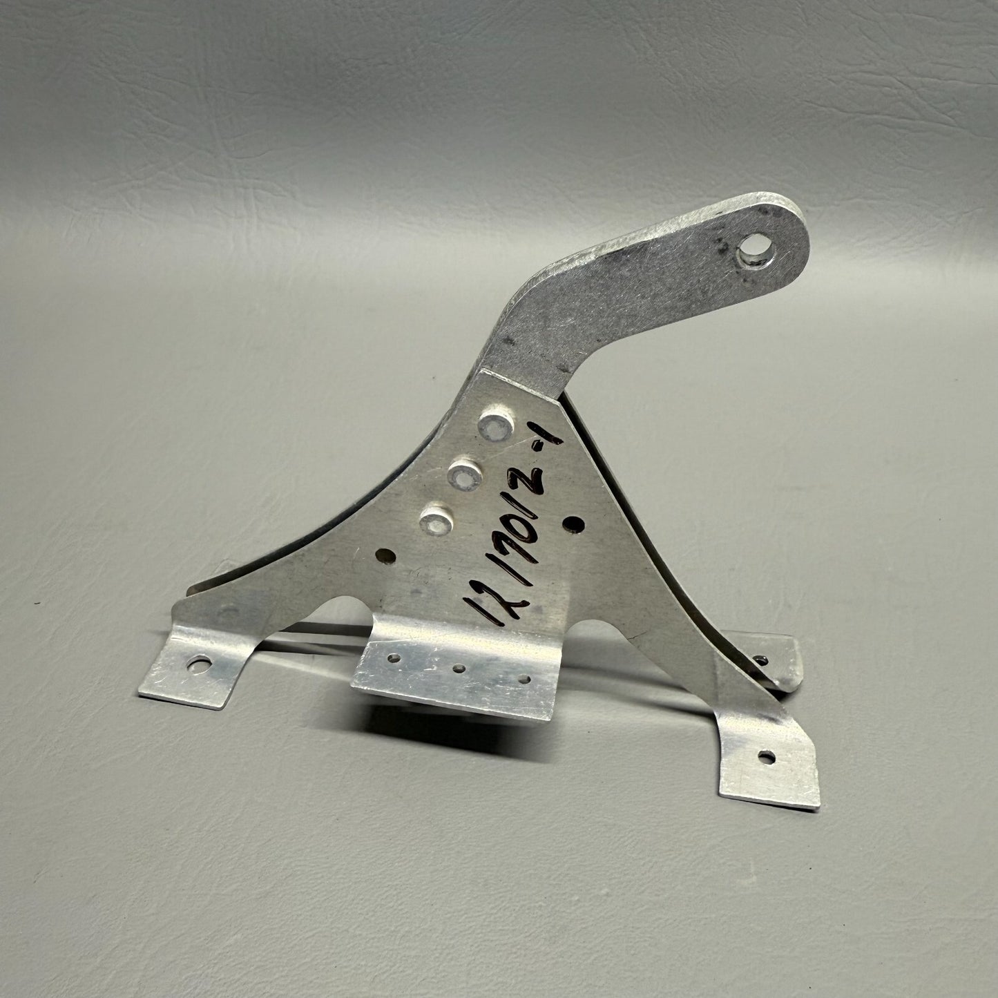 1217012-1 Cessna T210/P210 Nose Gear Door Bracket Assy (NEW)