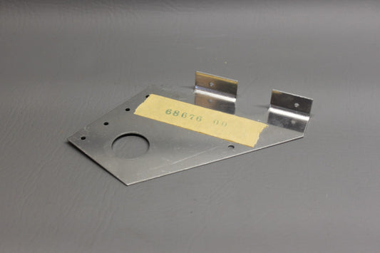 68676-000 Piper Bracket