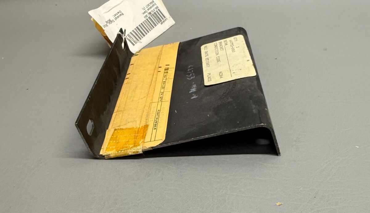 64753-000 Piper Bracket