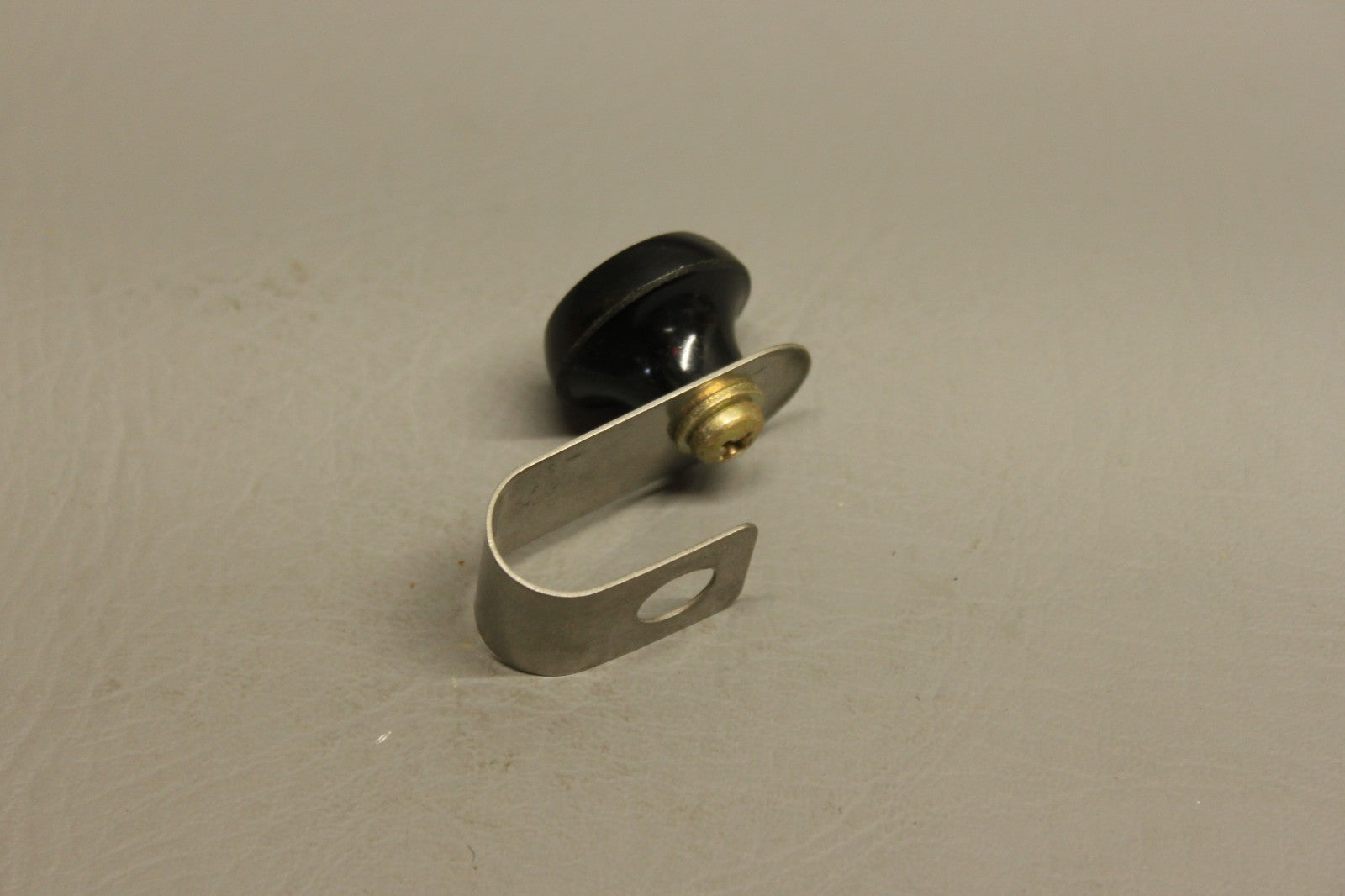 78725-002 Piper Knob