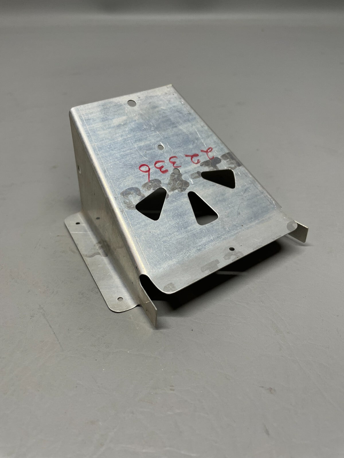 Piper Cabin Hot Air Outlet Bracket P/N 22336-000