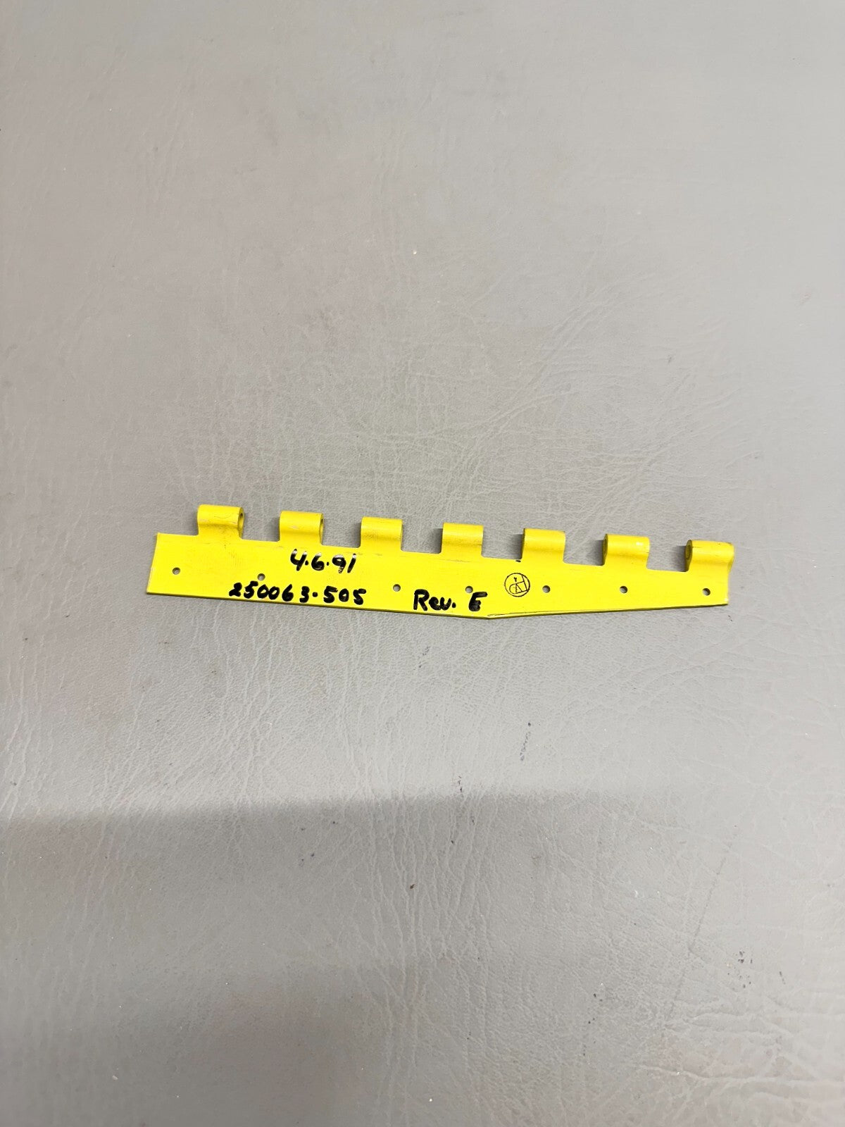 250063-505 Hinge
