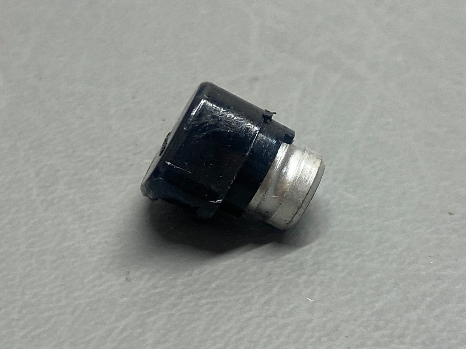 757-877 Piper Post Light Cap