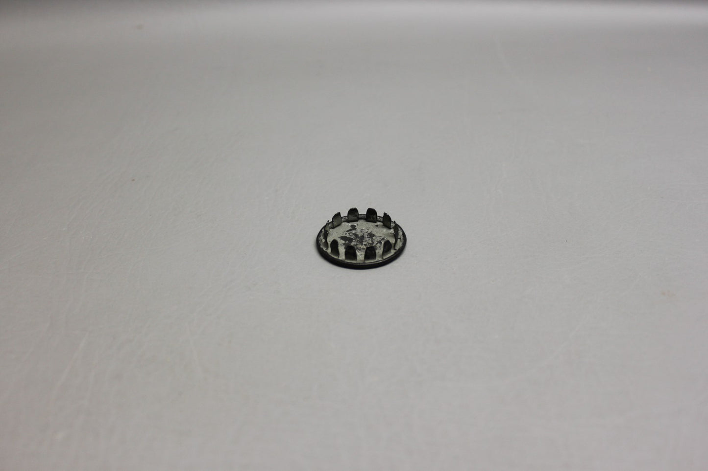553-683 Piper Button