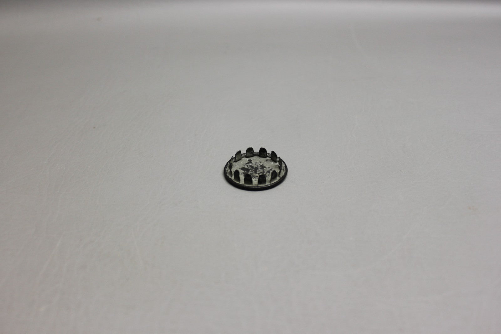 553-683 Piper Button