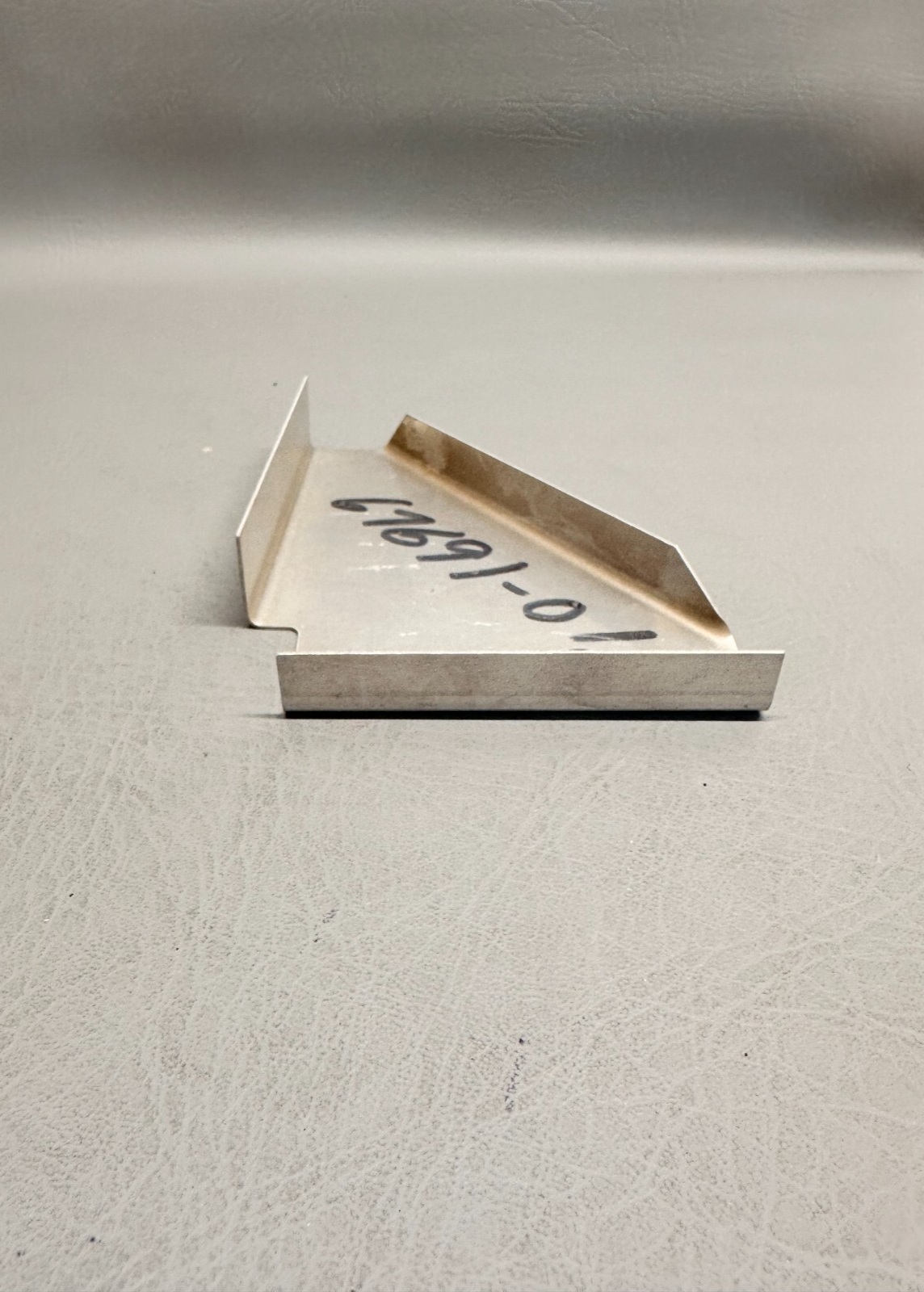 67691-001 Piper Bracket