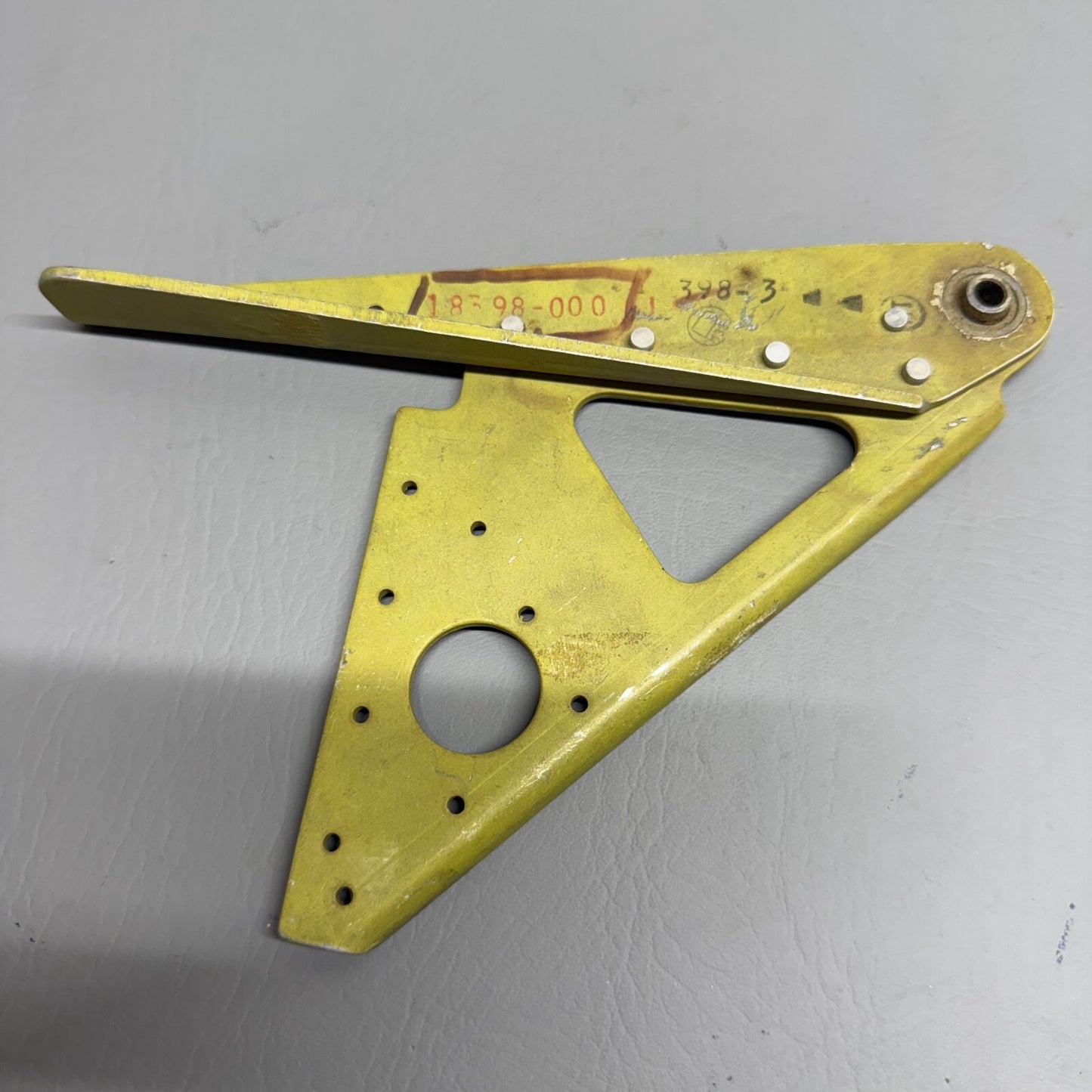 Piper Bracket Assembly P/N 18398-000