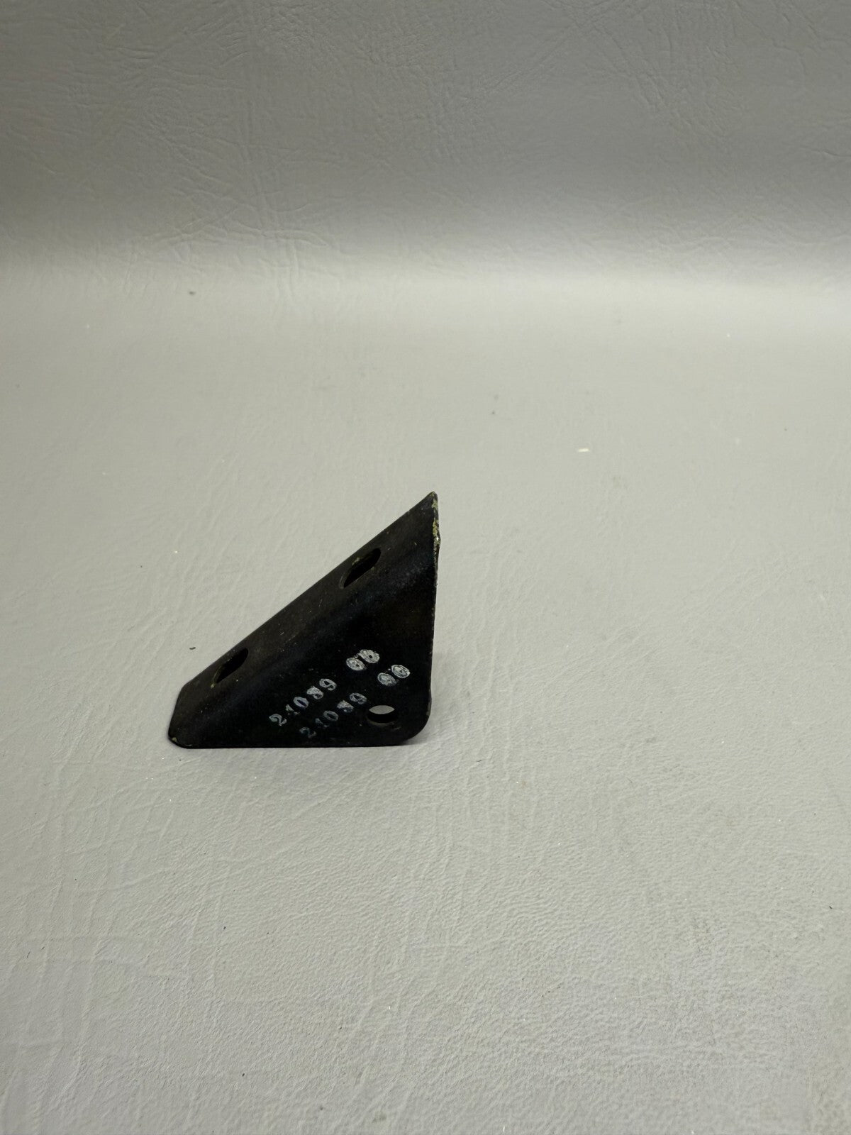24039-000 Piper Exhaust Stack Hanger