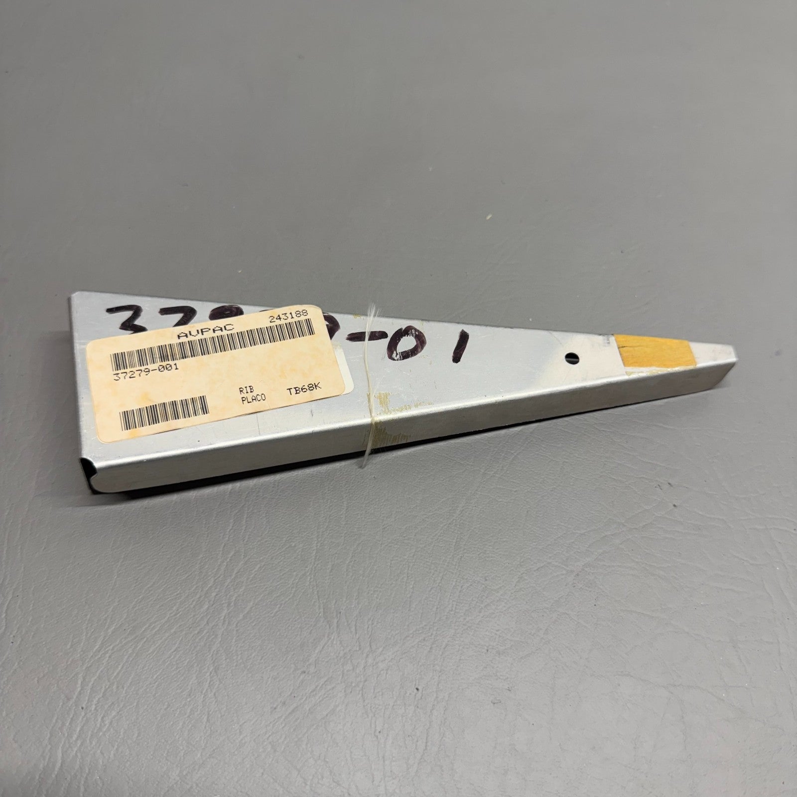 37279-001 Piper Rib