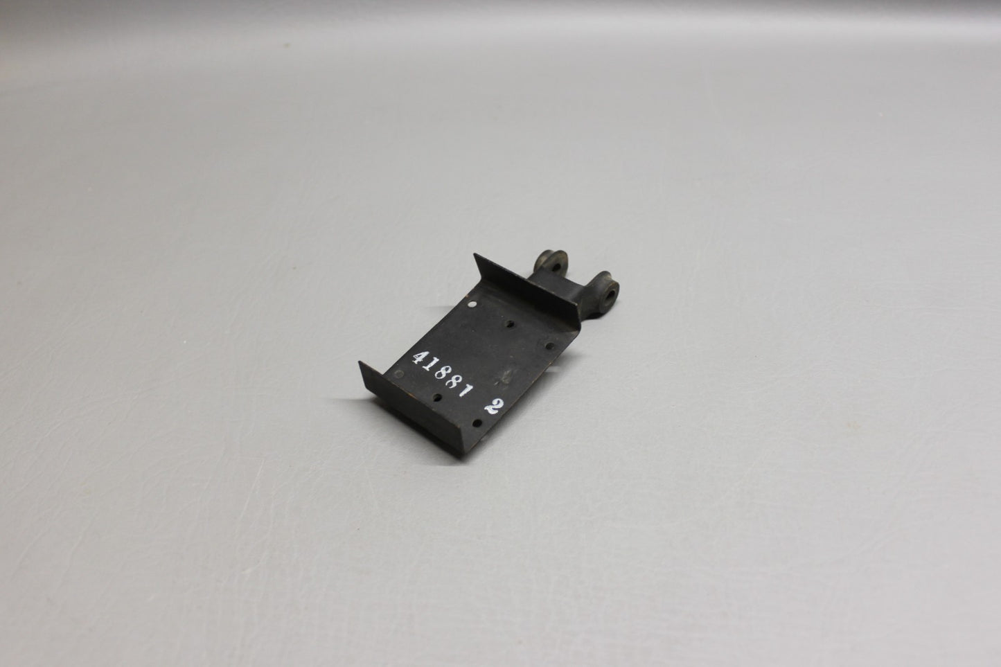41881-002 Piper Hinge Assy