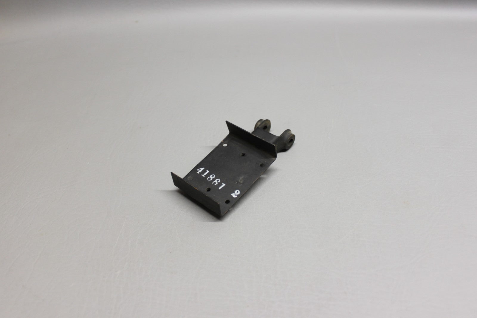 41881-002 Piper Hinge Assy