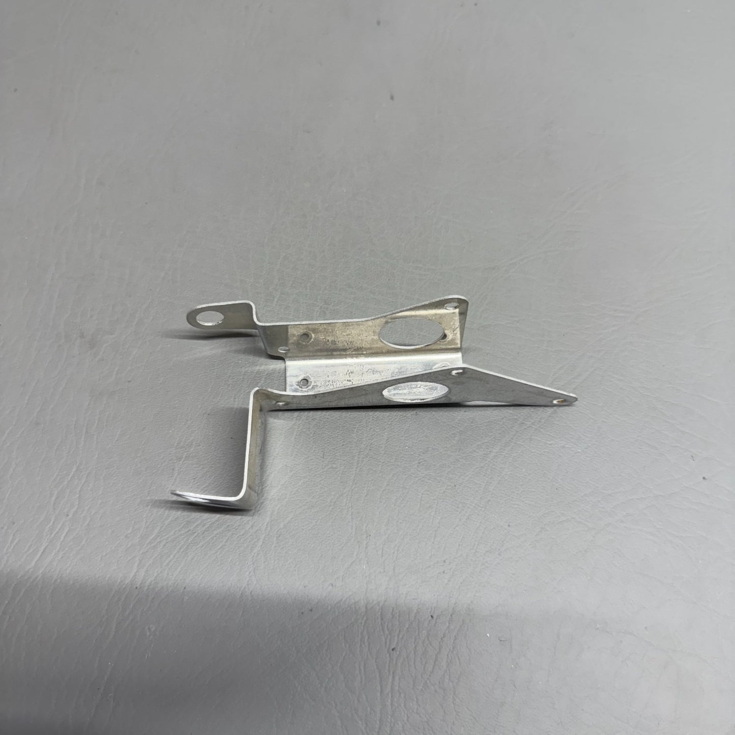 0841000-14 Cessna Bracket