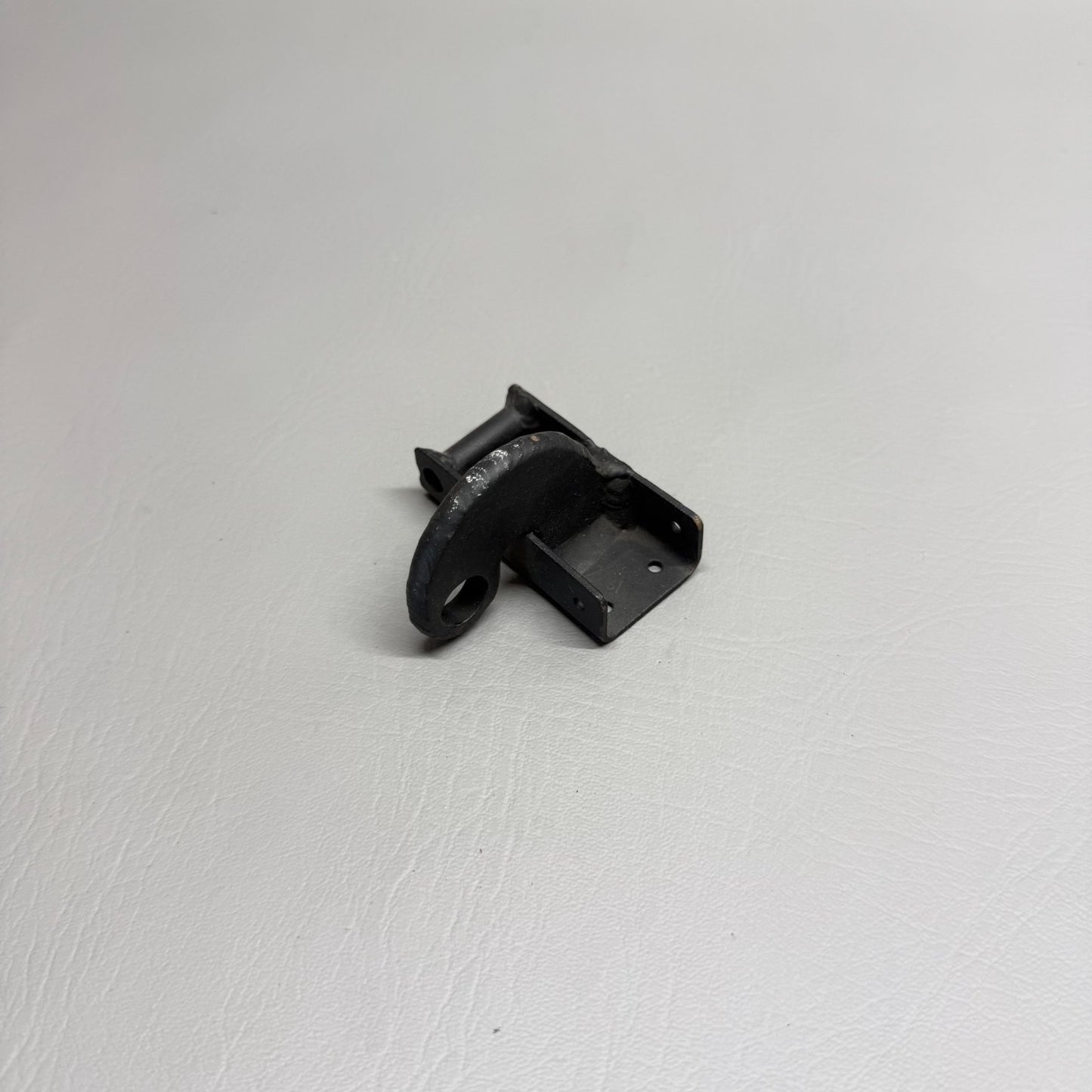 62415-000 Piper Upper Door Hinge Bracket Assy