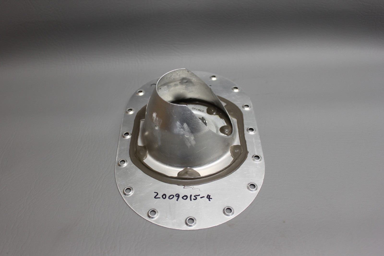2009015-4 Cessna Fuel Filler Door Assembly