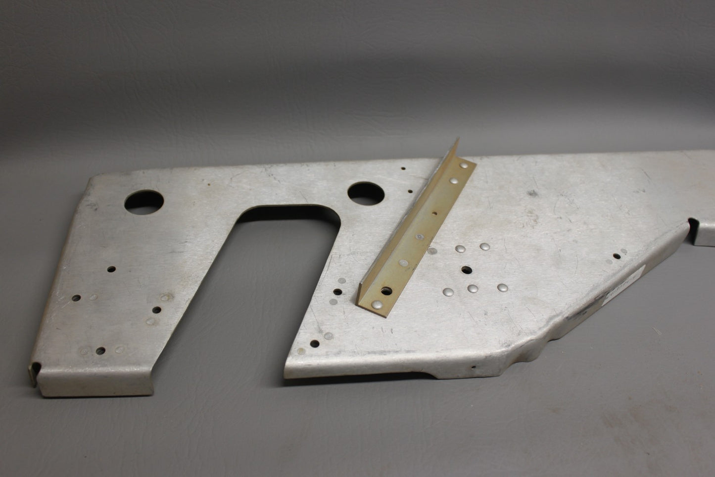 0413394-4 Cessna Bulkhead