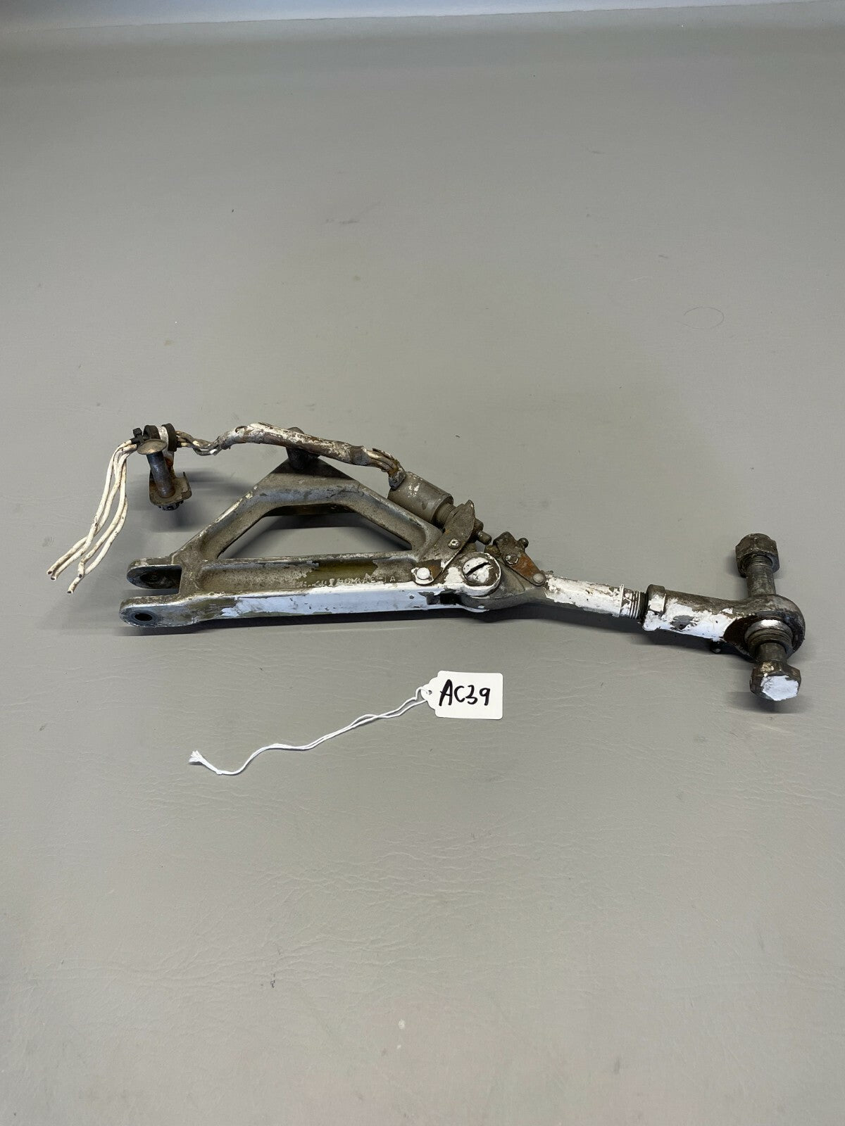Piper Main Landing Gear Link Assy P/N 20766
