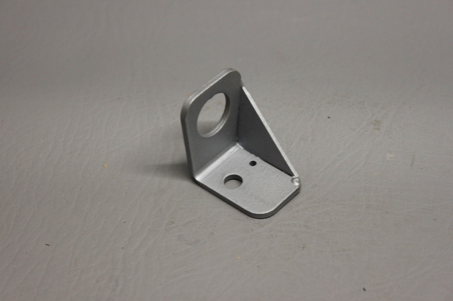 24916-000 Piper Bracket