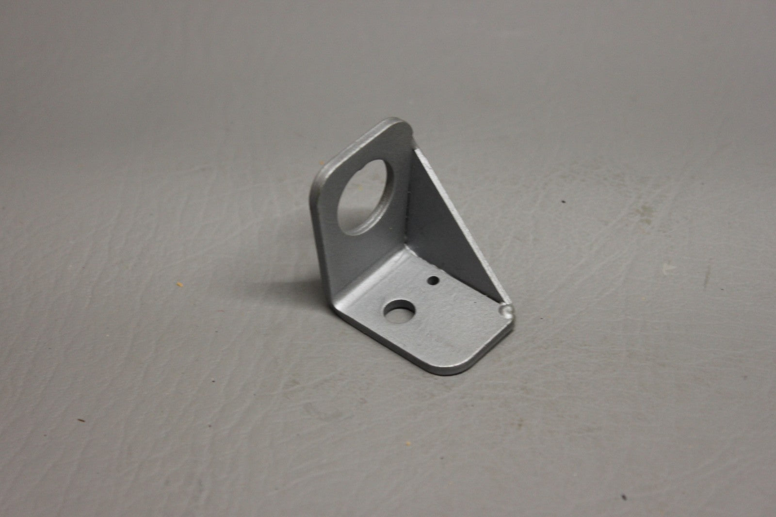 24916-000 Piper Bracket
