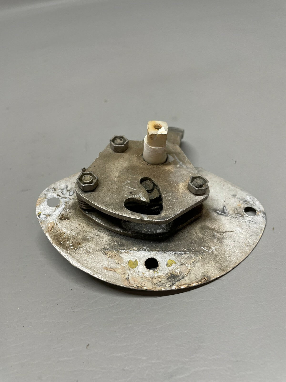 Piper FWD Cargo Door Latch Assy
