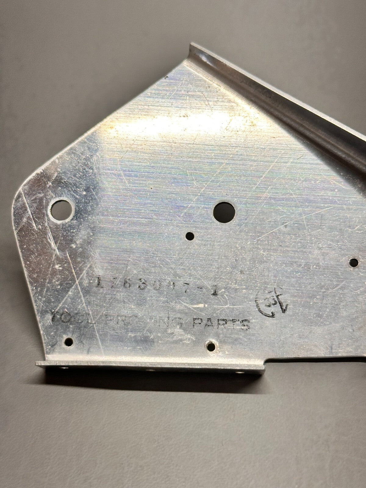 1763007-1 Cessna Cardinal Pully Bracket LH