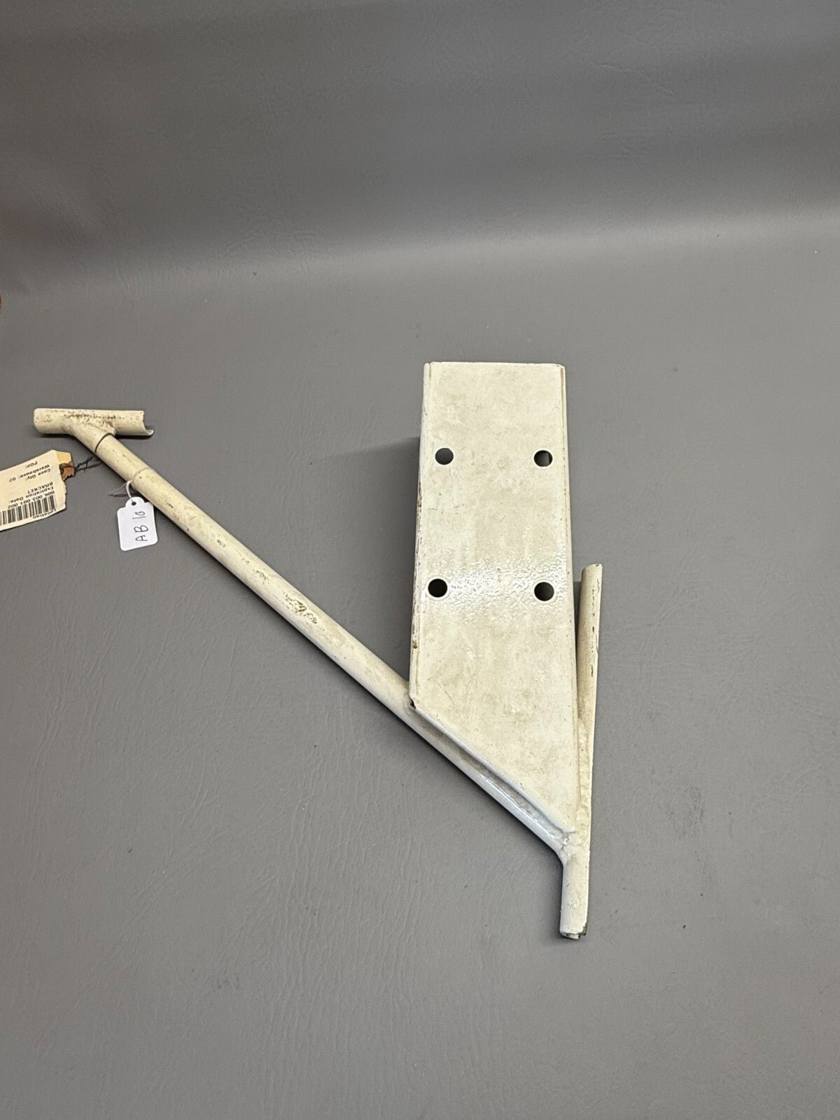 64713-000 Piper Bracket
