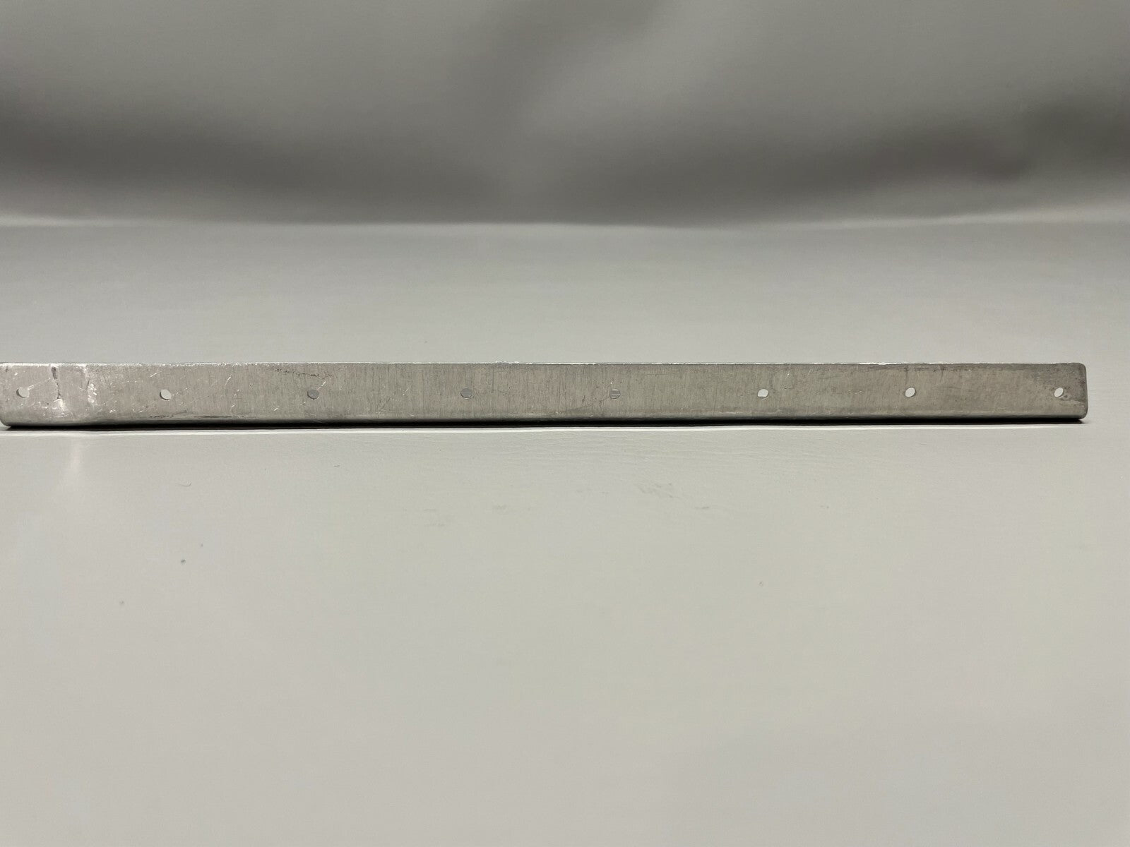 Cessna 172RG Nose Gear Door Hinge Bracket RH FWD P/N 2413085-2