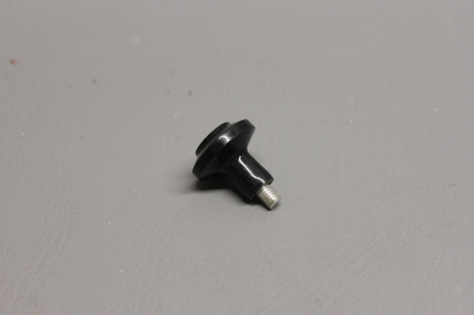 S1982-1 Cessna Knob
