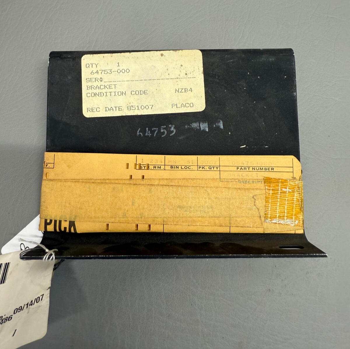 64753-000 Piper Bracket