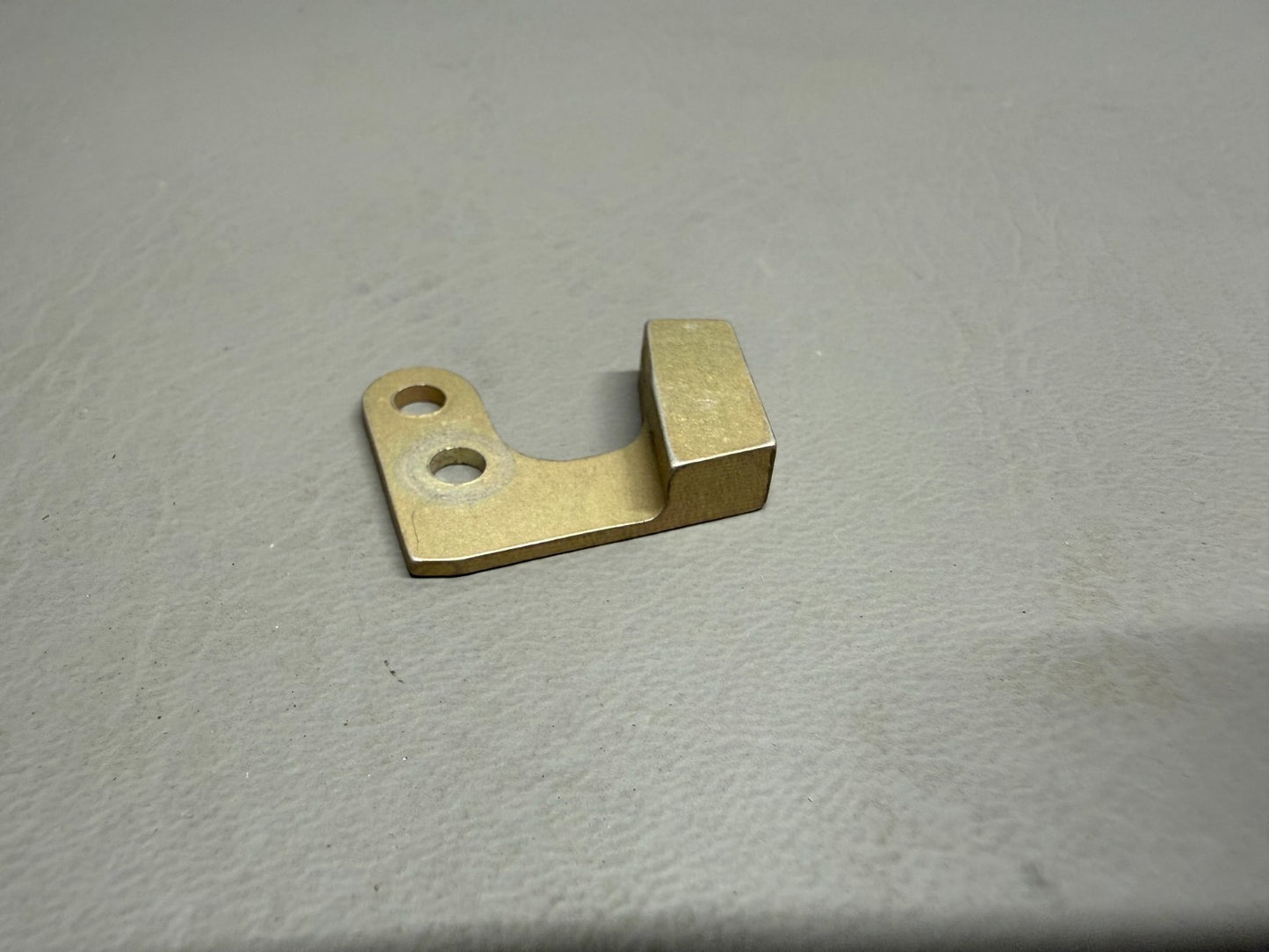 2070022-1 Cessna Holder Assy