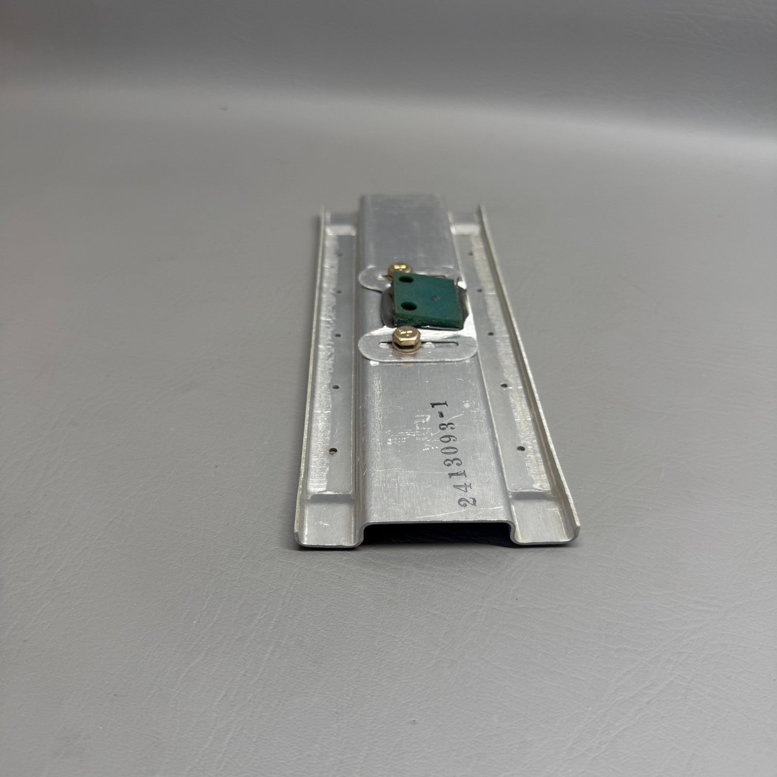 2413093-1 Cessna Stop Assembly