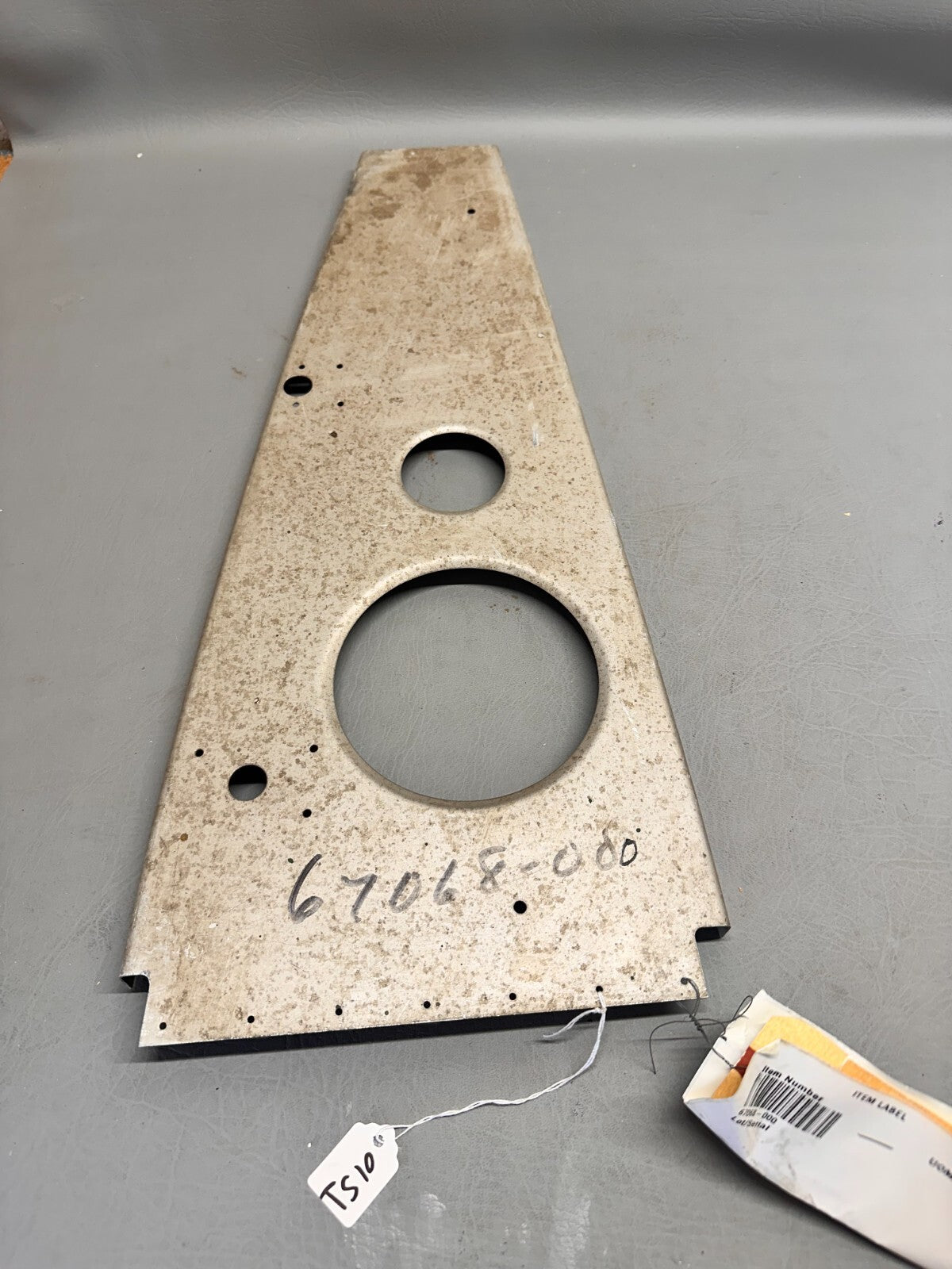 67068-000 Piper Rib
