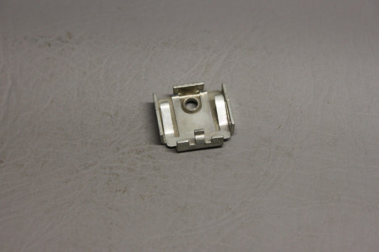 484-464 Piper Retainer