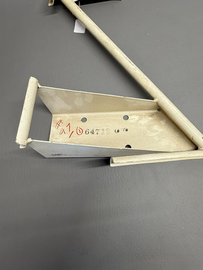 64713-000 Piper Bracket