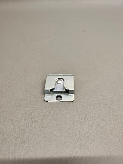 554-686 Piper Clip
