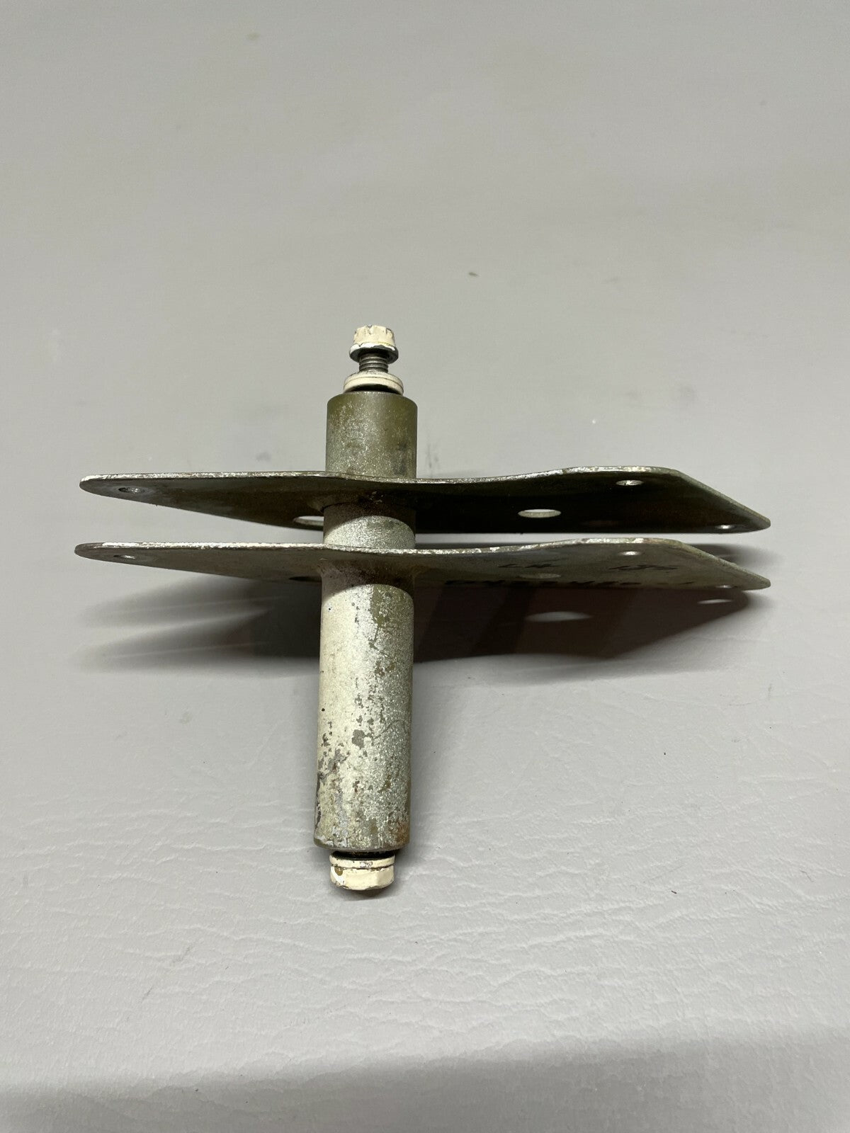 Cessna A185F/172N Aileron Bellcrank Assy LH P/N 0422430-1