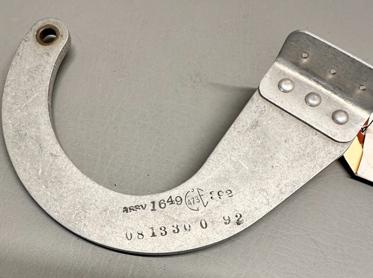 0813300-92 Cessna Hinge Assy New