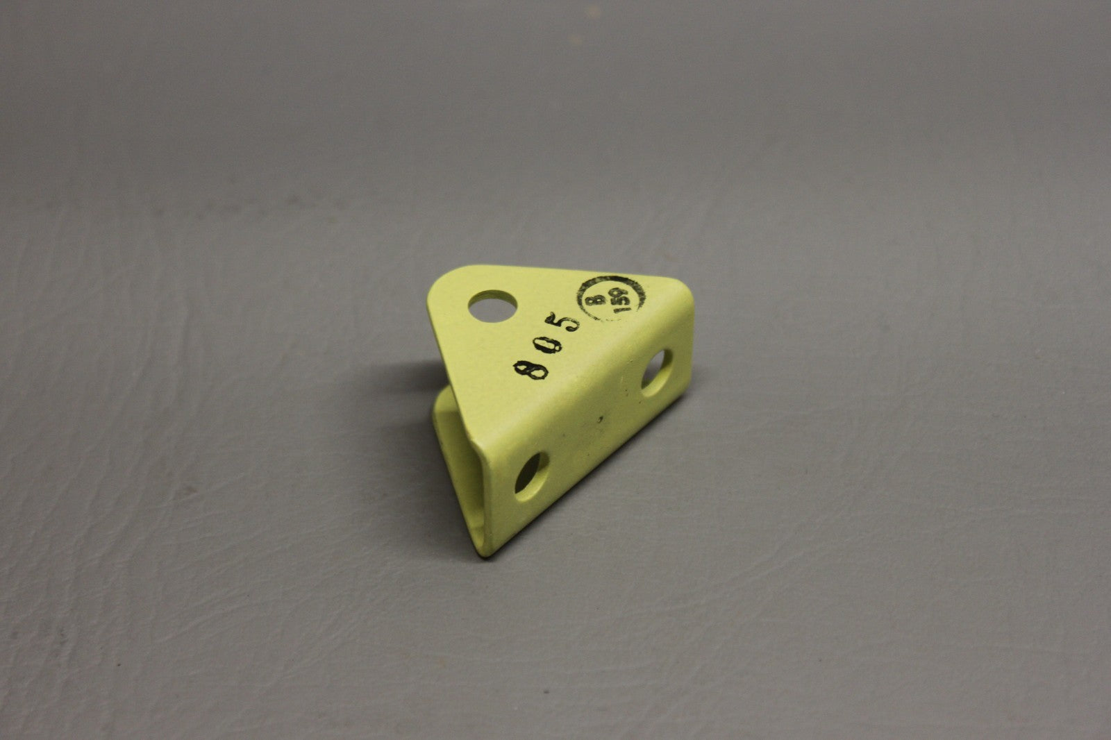 50-610000-68 Beechcraft Bracket Elevator Assembly