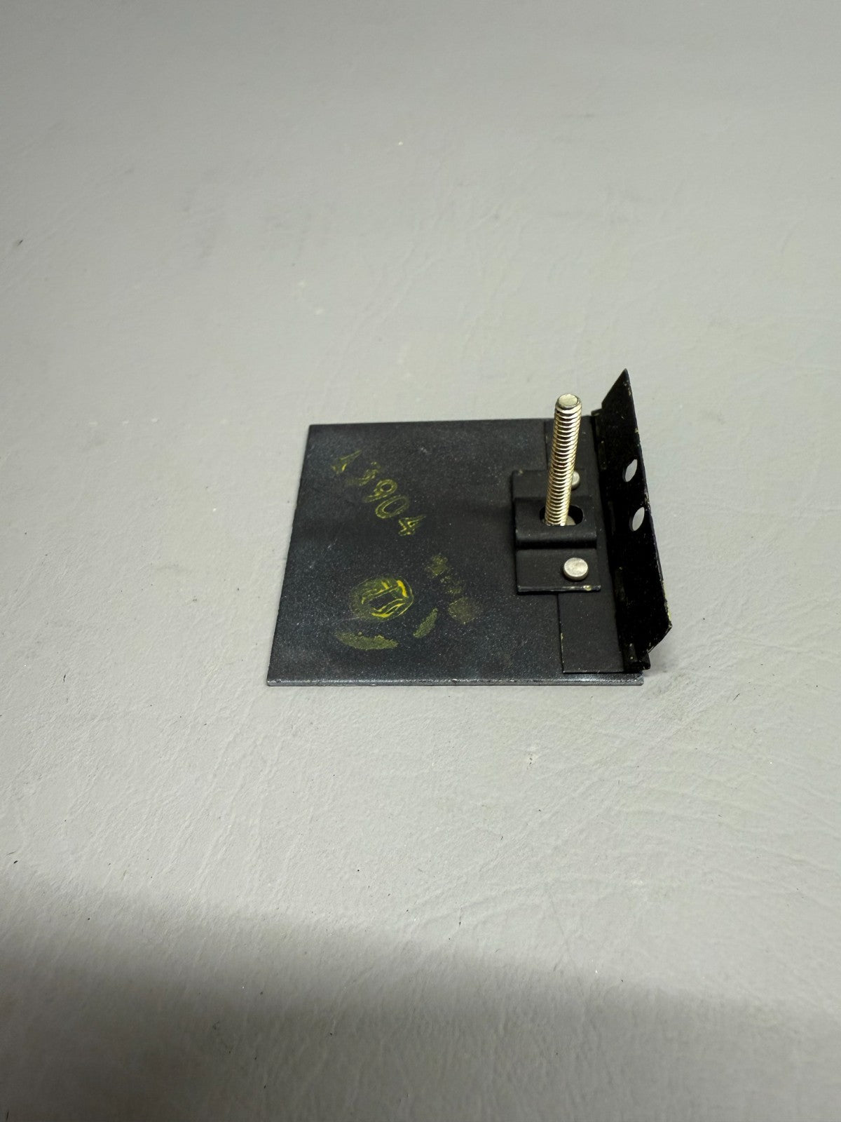 13904-000 Piper Vent Door Vacuum Pump Plate