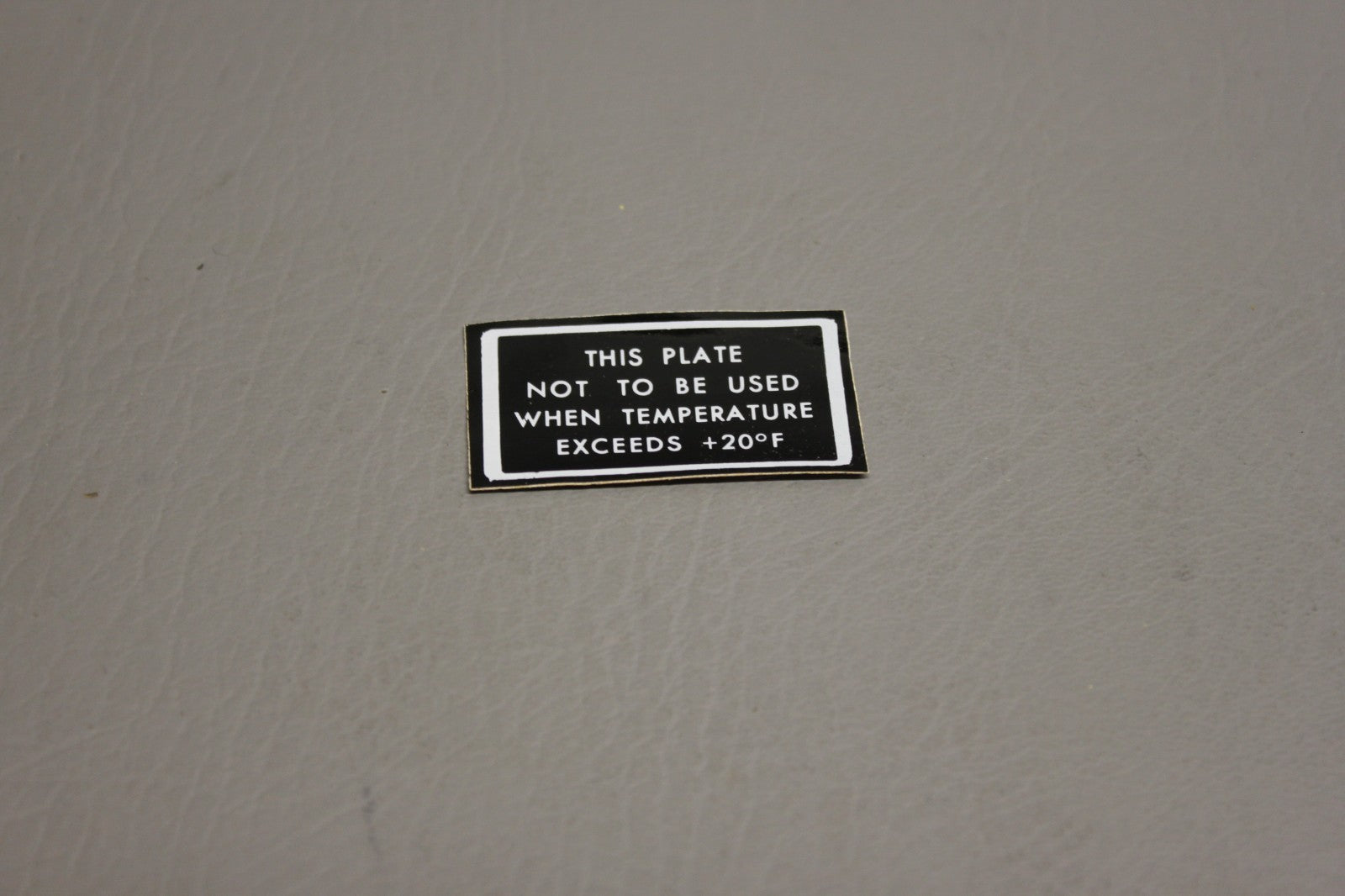 1205043-1 Cessna Placard