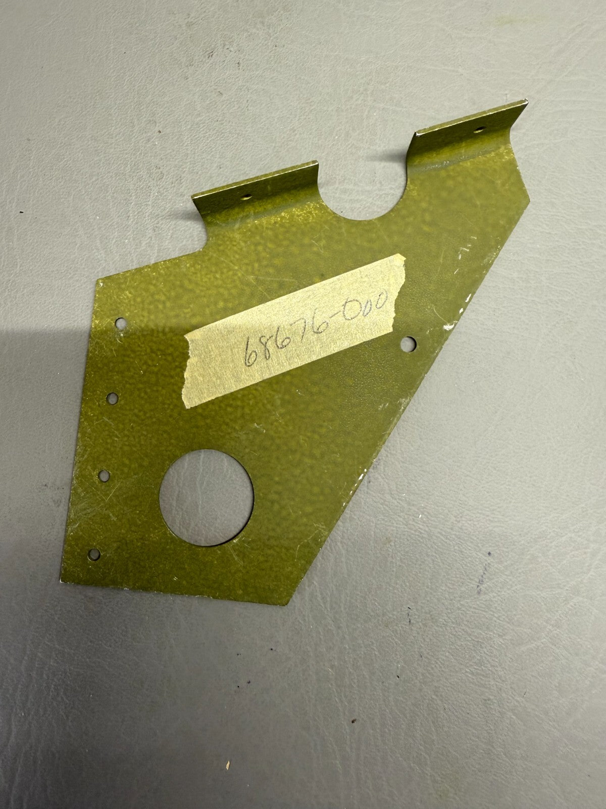 68676-000 Piper Bracket