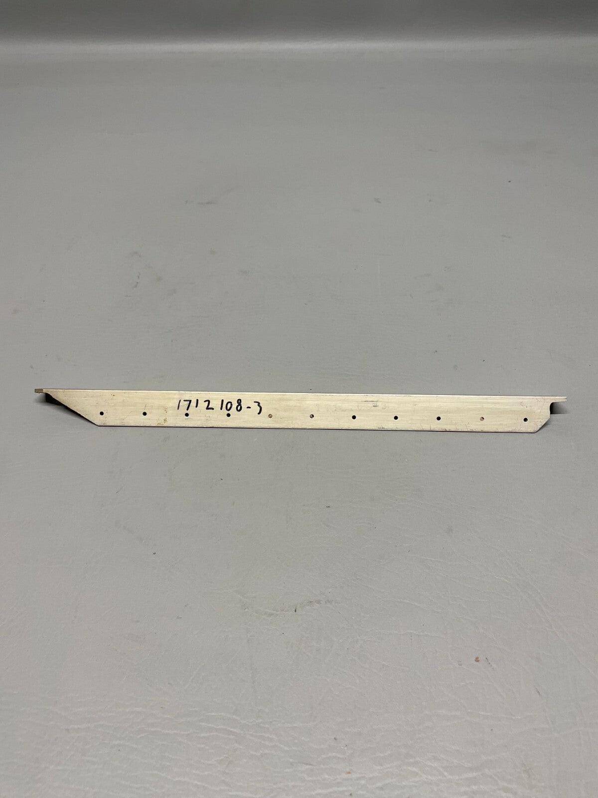 Cessna Angle P/N 1712108-3