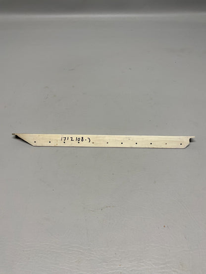 Cessna Angle P/N 1712108-3